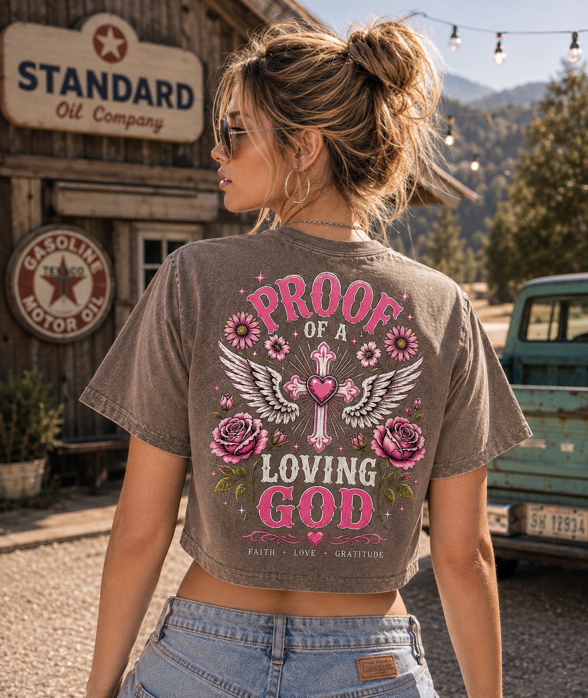 Proof of a Loving God – Vintage Faith Crop Top